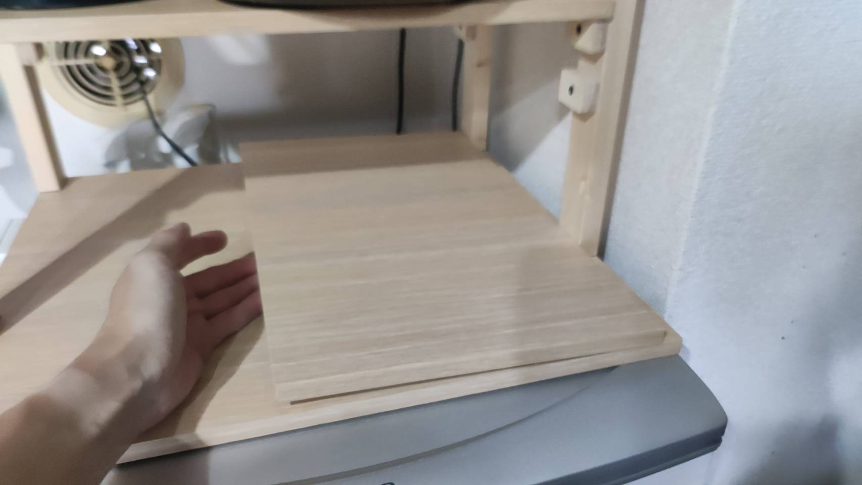 【DIY】スライドレールを使って簡単に後付け引き出し棚 - 炊飯器も出し入れ出来て便利- ヒゲオミのDIY
